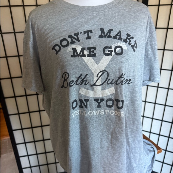 Beth Dutton Graphic Gray Tee - Picture 2 of 8